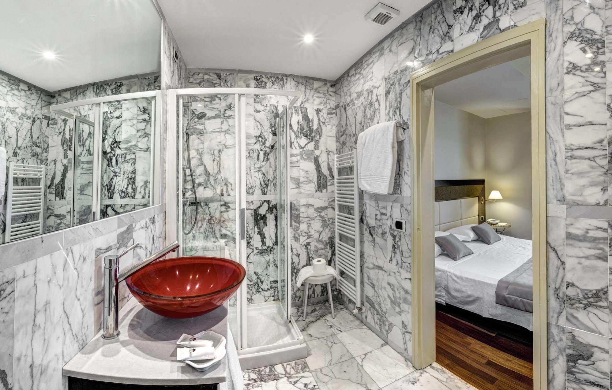 Hotel Vittoria Фаенца Екстериор снимка