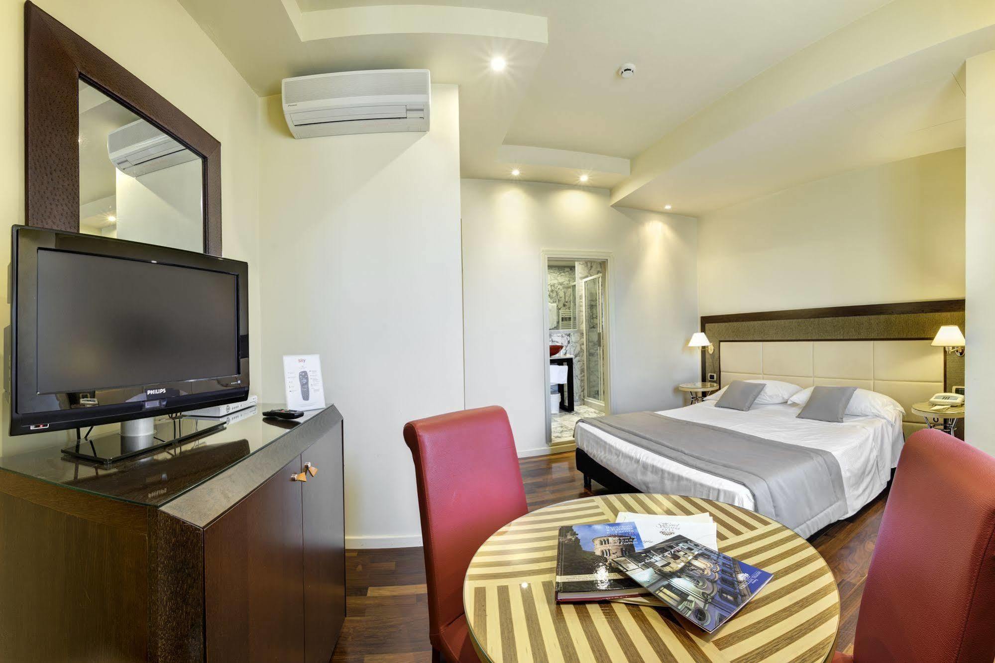 Hotel Vittoria Фаенца Екстериор снимка