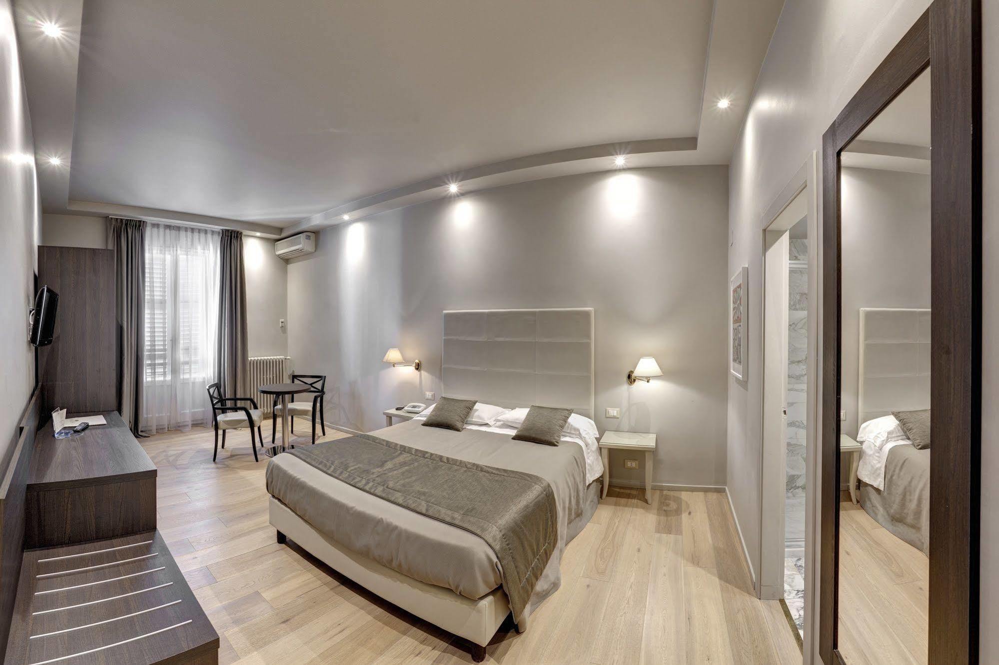 Hotel Vittoria Фаенца Екстериор снимка