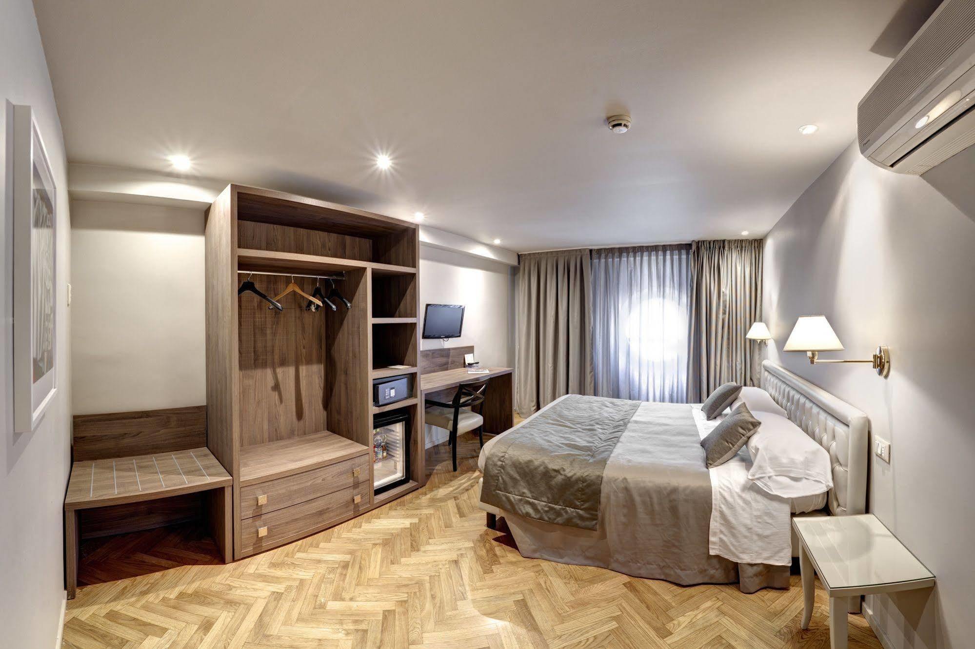Hotel Vittoria Фаенца Екстериор снимка